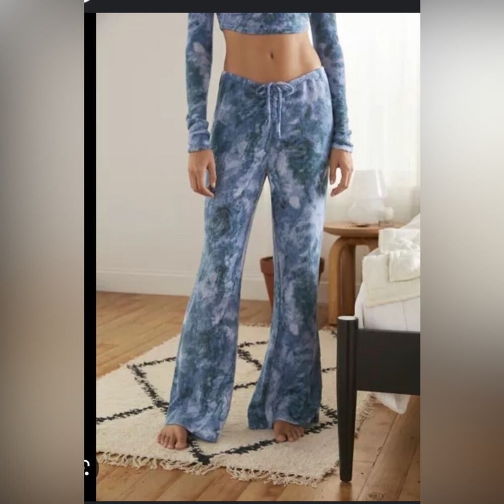 NWT URBAN OUTFITTERS OUT FROM UNDER JASPER FUZZY TIE DYE FLARE PANTS YOGA XS